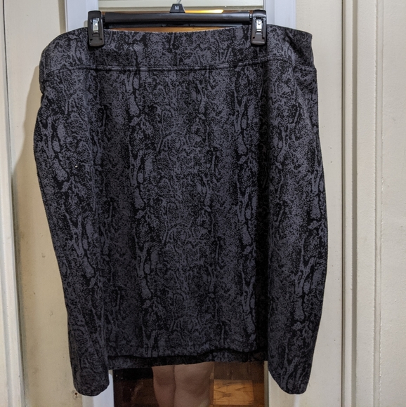 Style & Co Plus Size Animal Snake Print Skirt - 2X - Picture 2 of 4